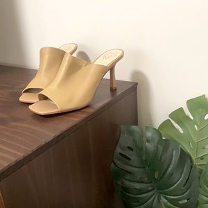 size 7.5 Vince Camuto mules